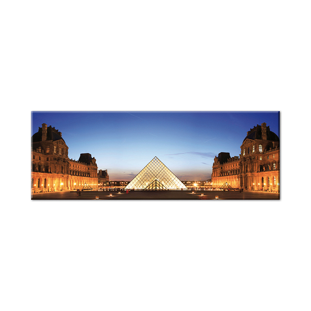 Magnet Thomas - The Louvre Museum and Pyramid