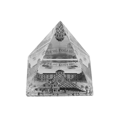 Presse-papier Pyramide JR au Louvre