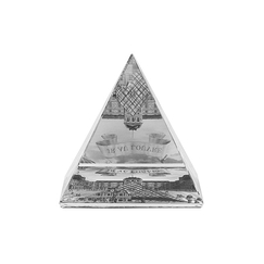 Presse-papier Pyramide JR au Louvre
