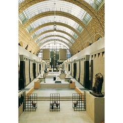 Carte postale "Musée d'Orsay - Vue intérieure de l'allée centrale"