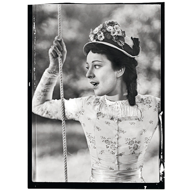 Postcard "Renoir - Sylvia Bataille"