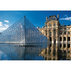 Carte postale "Pyramide du musée du Louvre (jour)"