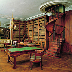 Square postcard "Château de Fontainebleau - Petits appartements : bibliothèque de l'empereur"
