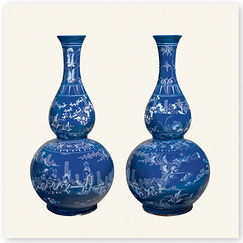 Carte postale carrée "Paire de grandes bouteilles balustres à fond bleu persan à décor aux Chinois"