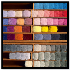 Carte postale carrée "Pompons d'échantillonnage coloré pour tapis de Savonnerie"