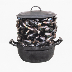 Tea towel Marcel Broodthaers - Casserole and Closed Mussels, 1964 - 72 x 48 cm